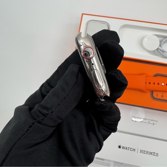 Apple Watch Hermes Series 5 44mm - Picture 9 of 9